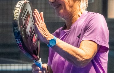 Woman with padel racket applauding